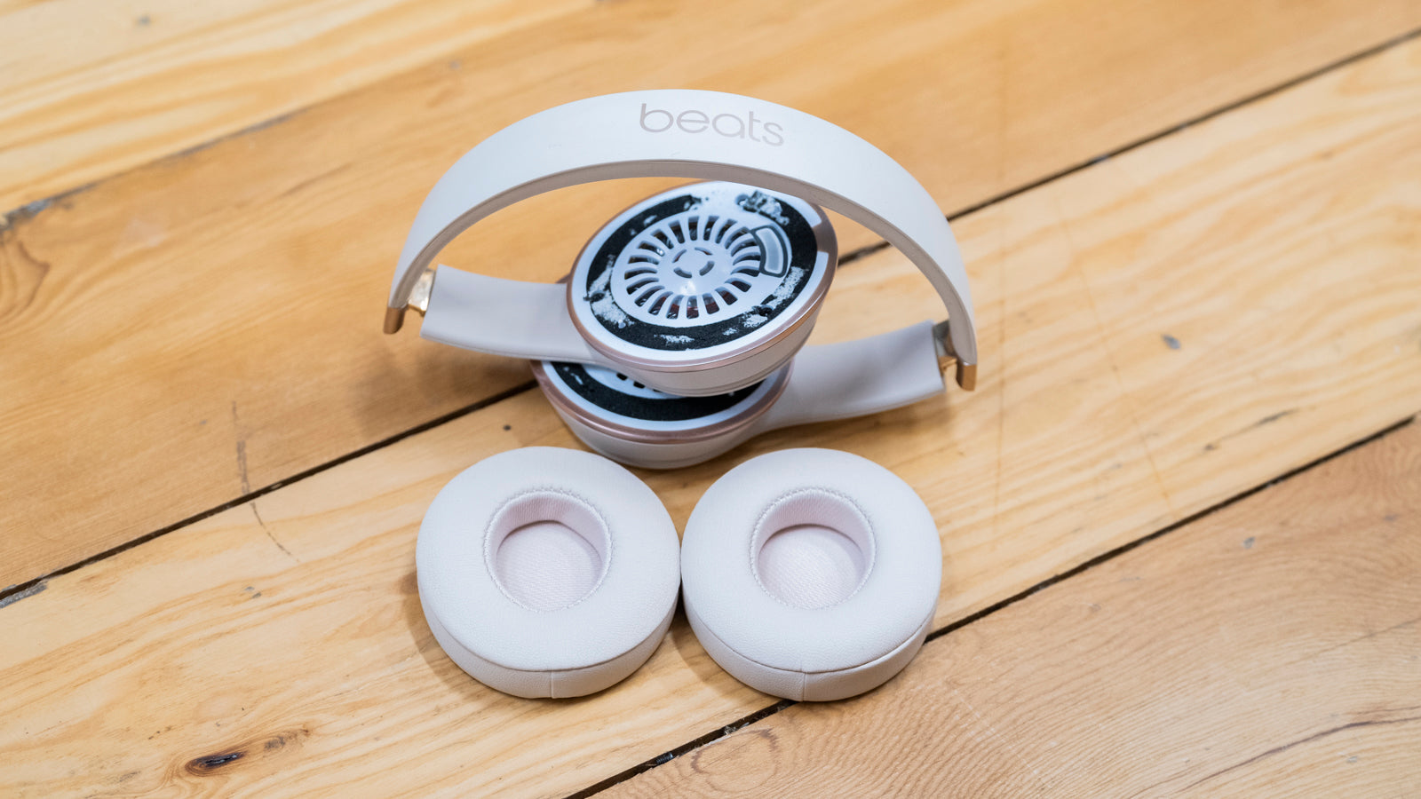 How to Replace the Ear Pads on Beats Solo 3 Wireless Headphones