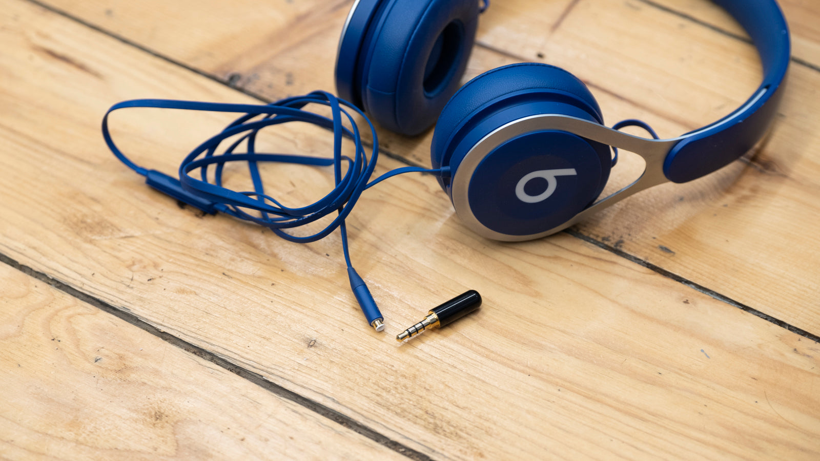 How to Replace the AUX Jack on Beats EP Headphones