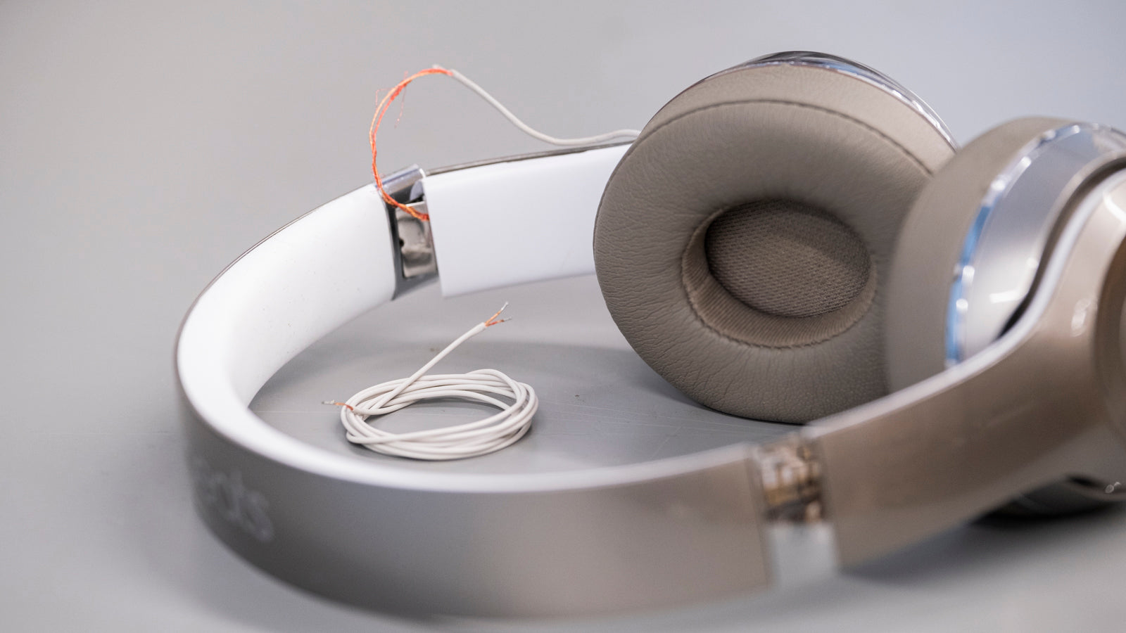 How to Replace the Main Wire in Beats Solo 2 Wired Headphones (Right Side Not Working)